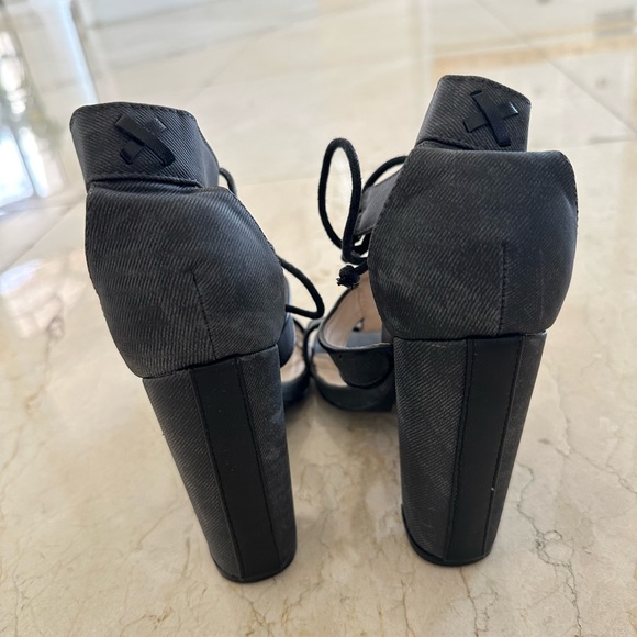 Heels Size 7 - Picture 3 of 5